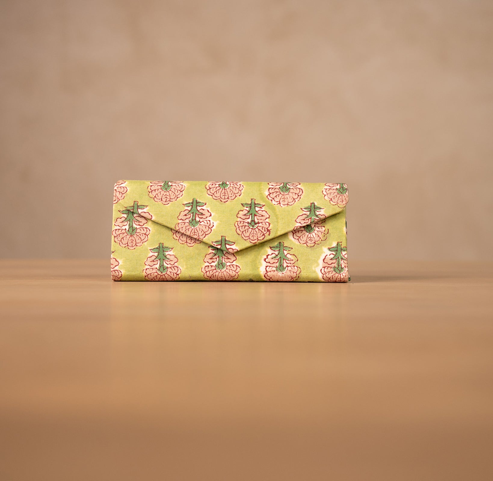 Handblock Foldable Sunglasses Case with magnetic closure(LIGHT GREEN)