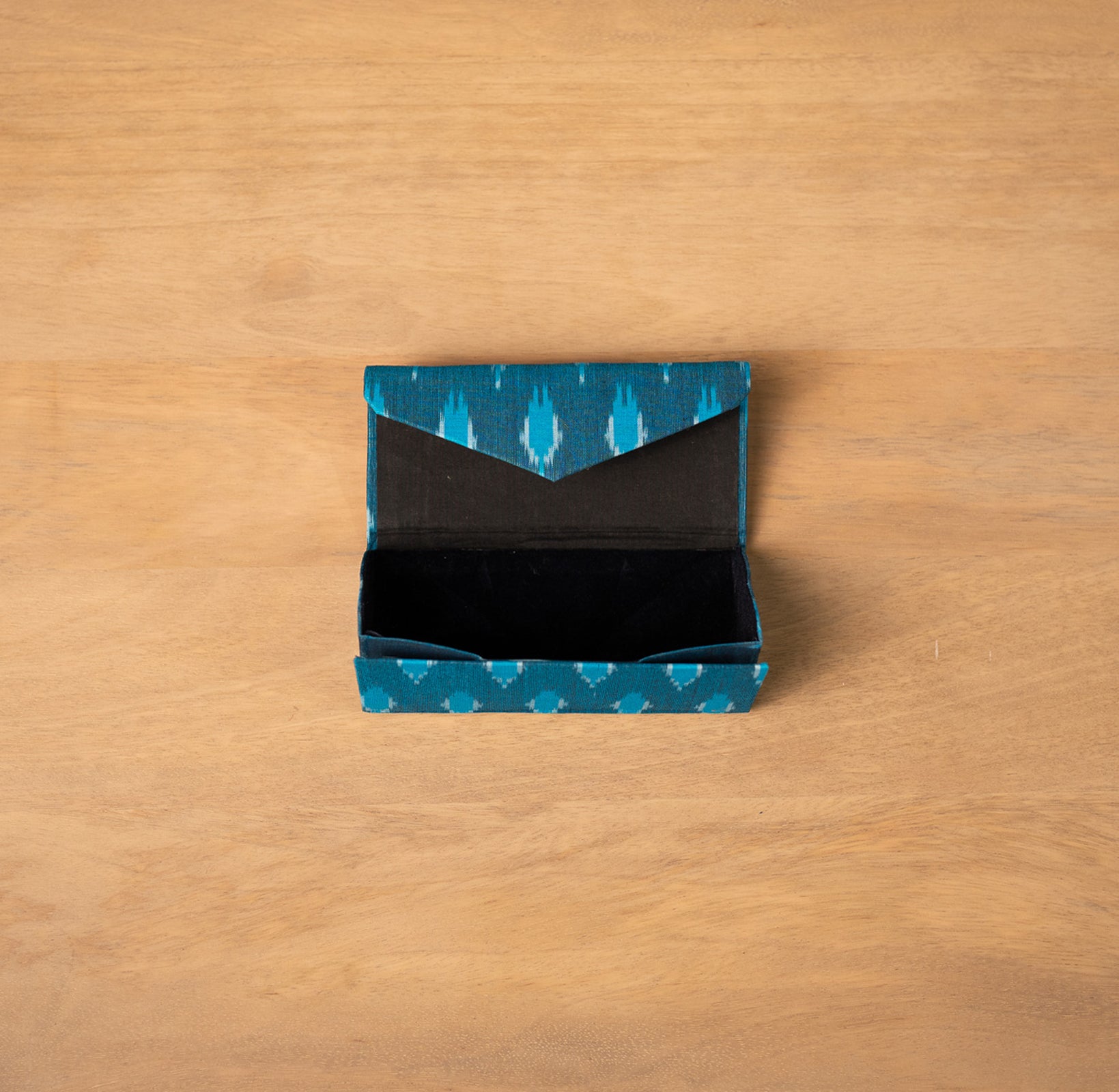 Ikat Foldable Sunglasses Case with magnetic closure(LIGHT BLUE)