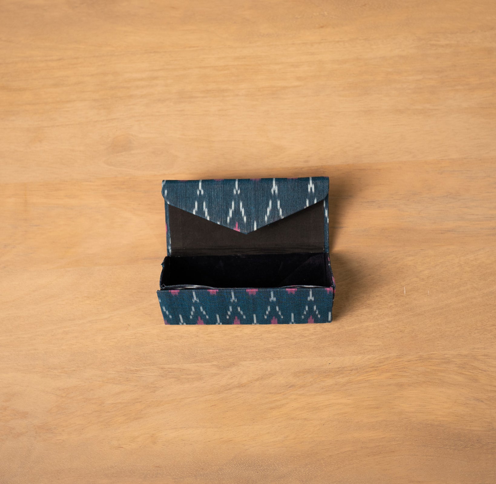 Ikat Foldable Sunglasses Case with magnetic closure(NAVY BLUE)