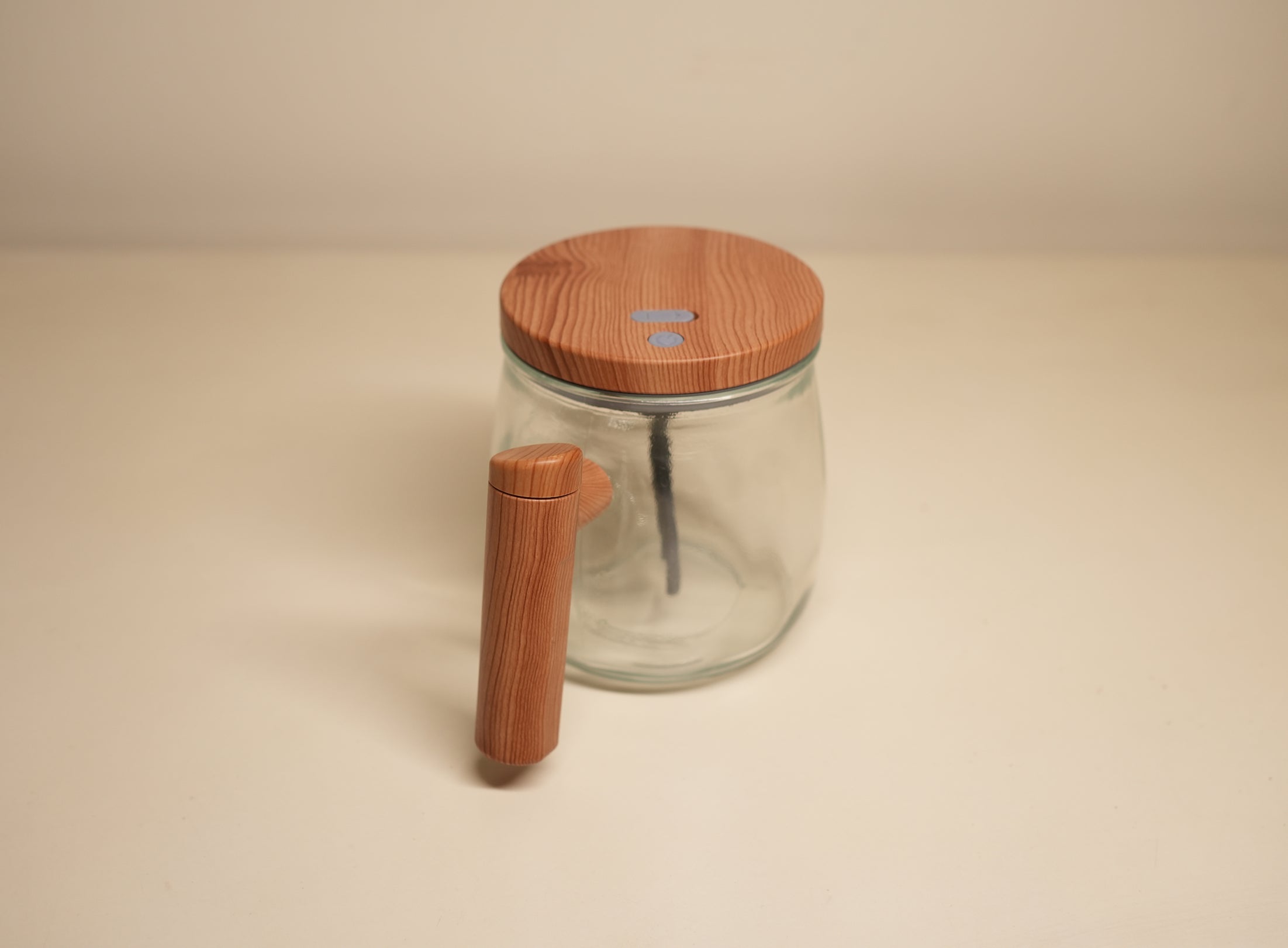 Self-Stirring Glass Tumbler with Wooden Finish