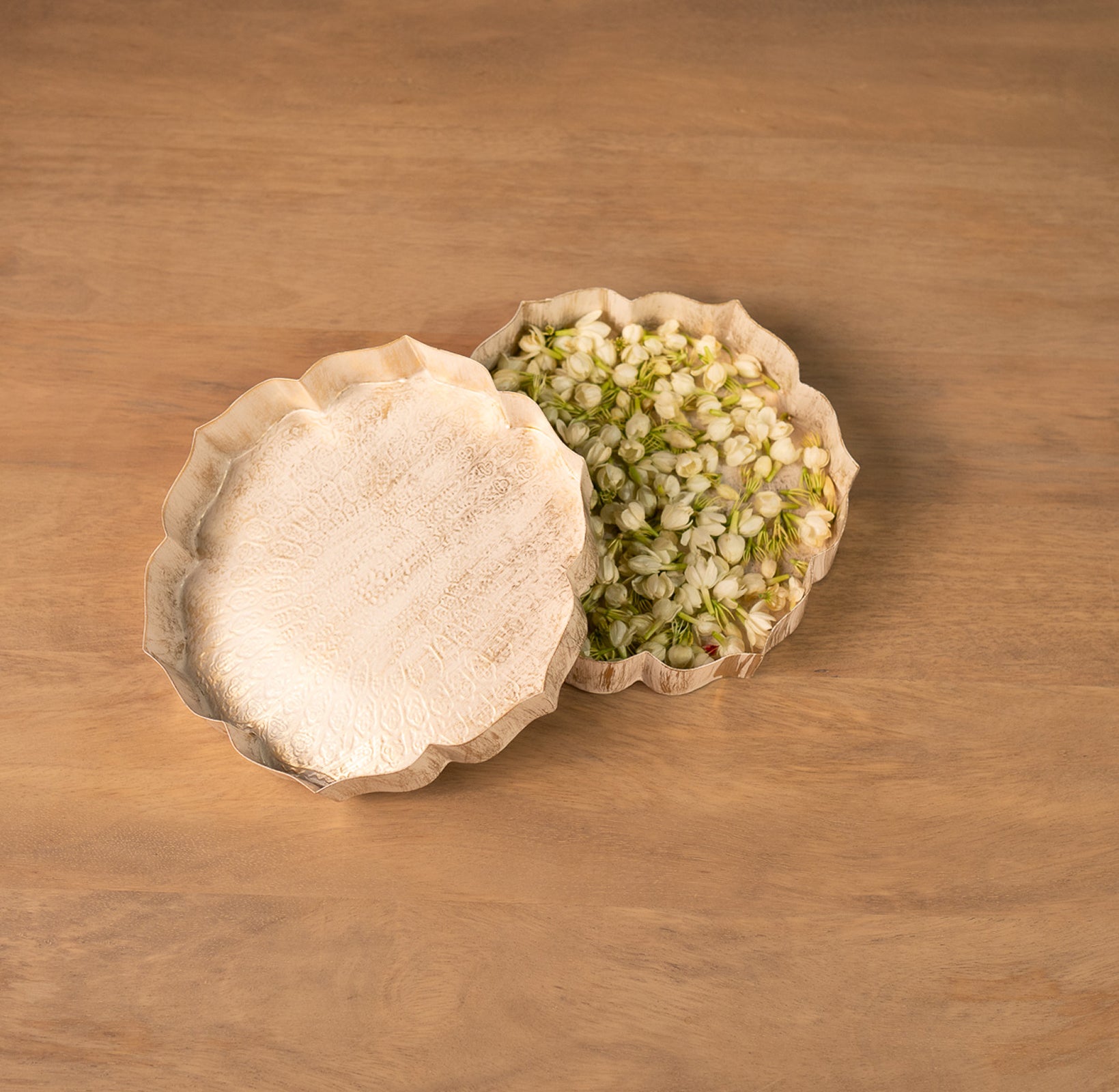 Ivory bloom urli bowl