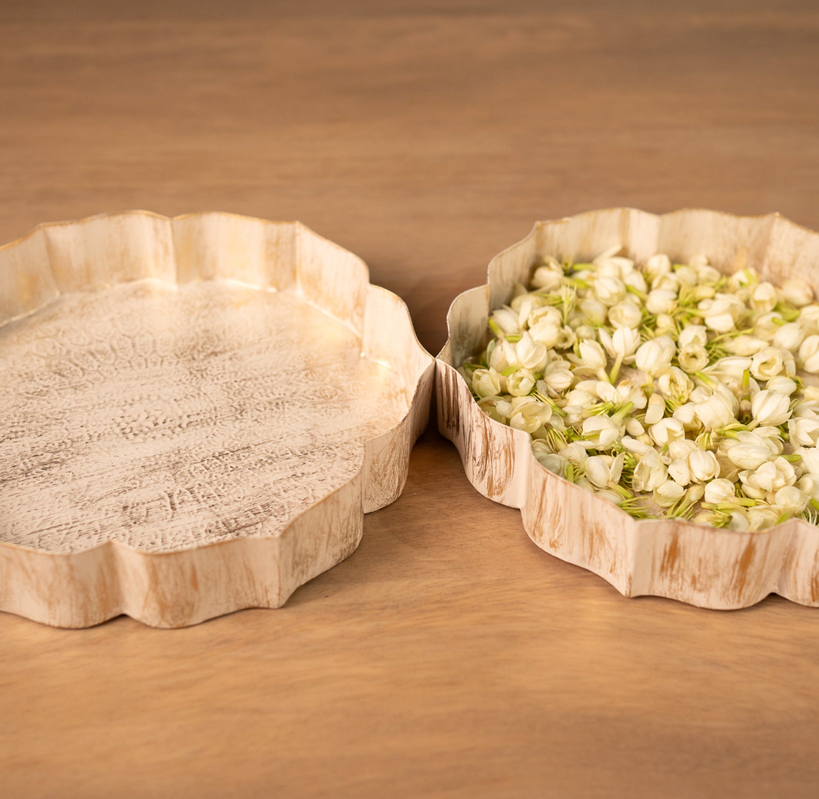 Ivory bloom urli bowl